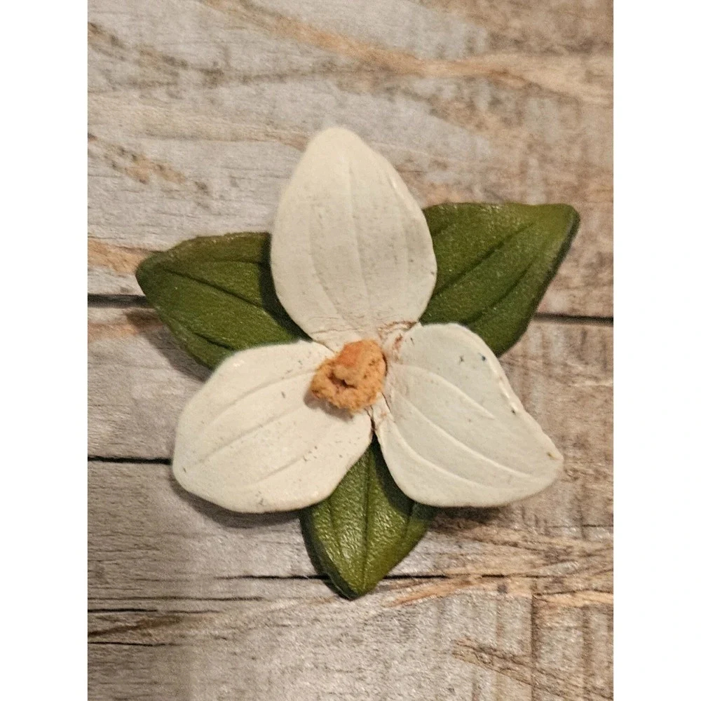 Trillium Flower brooch pin - signed Canada Floral Statement Lapel Accent FASHION